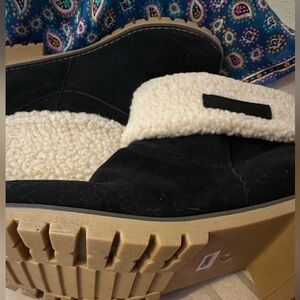 New in box size 9 black suede feel with warm lining